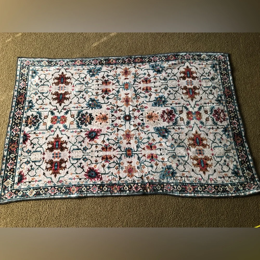 Vtg Oriental Área Rug Multi Color Floral 67.5 X 45” Médium Light Weight Wool??